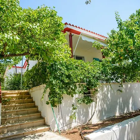 Haus Manya In Lassy Holiday home